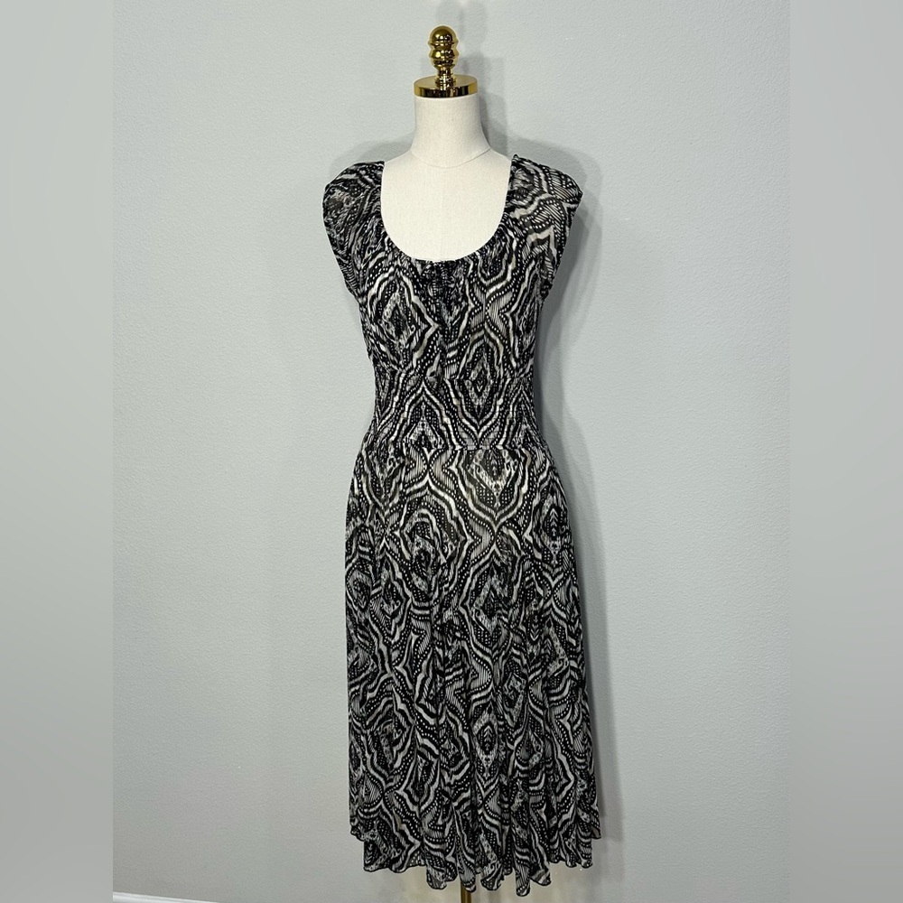 chelsea & theodore size black & white patterned size M pre owned